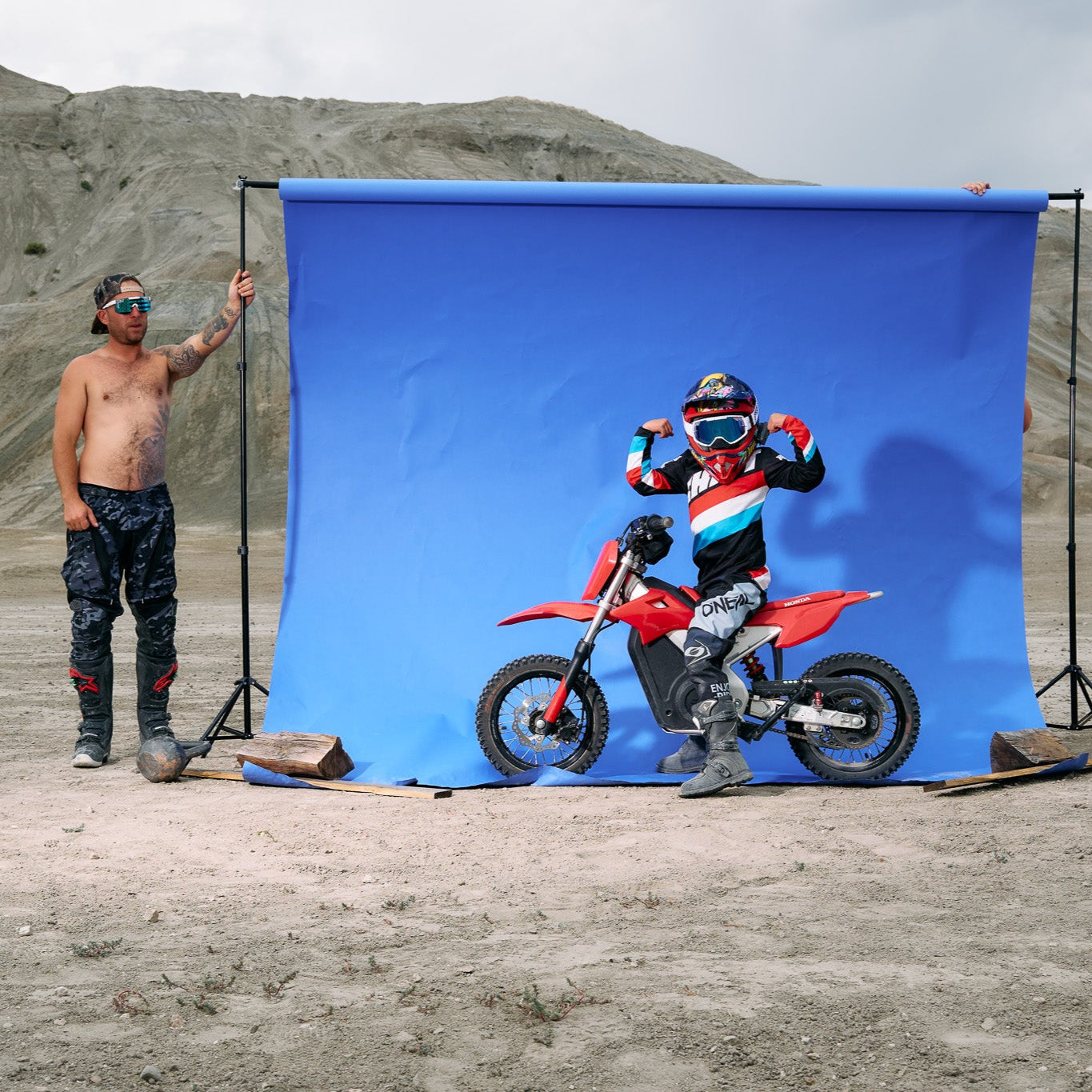PV_FW2025_moto_desert_obrien_lifestyle_20_2