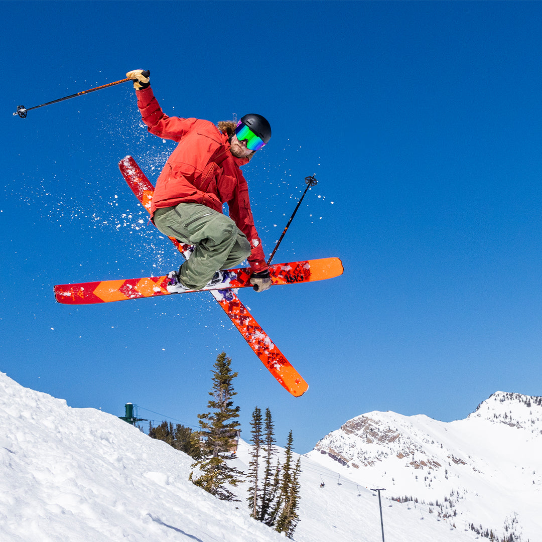 low-taid-proform-goggle-lifestyle_0000_RM-PV-24_25Goggles-48_960b215d-1069-4684-a726-0154a911e23e