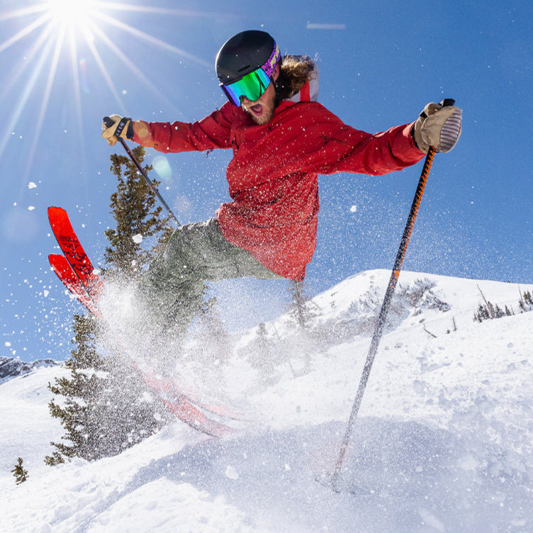 low-taid-proform-goggle-lifestyle_0001_RM-PV-24_25Goggles-71_Lifestyle_8f94d80d-9d7b-4b5c-a1ea-2761331a0d44