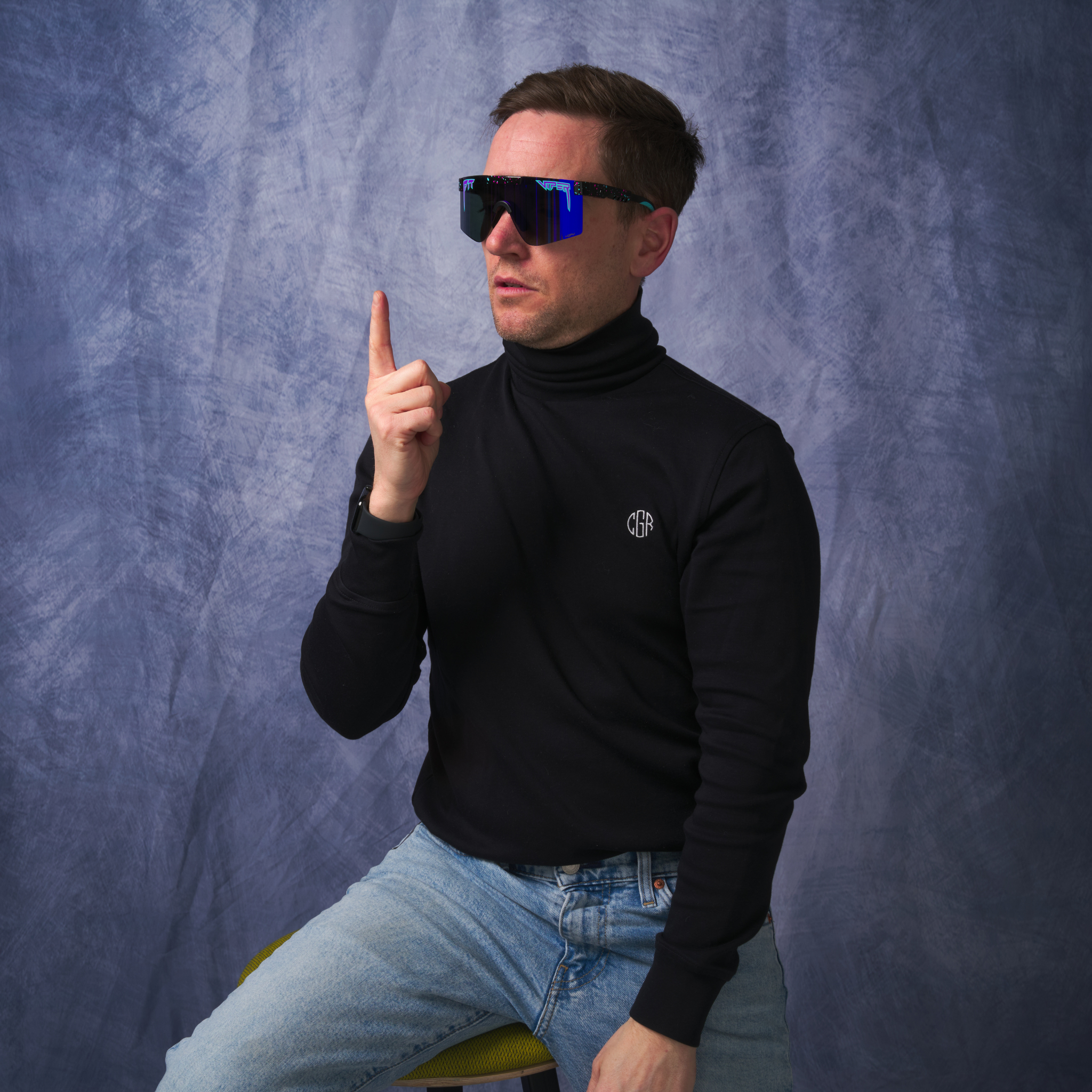 midnight-original-2.0-regular-hdpv-polarized-purple-lifestyle-2_1