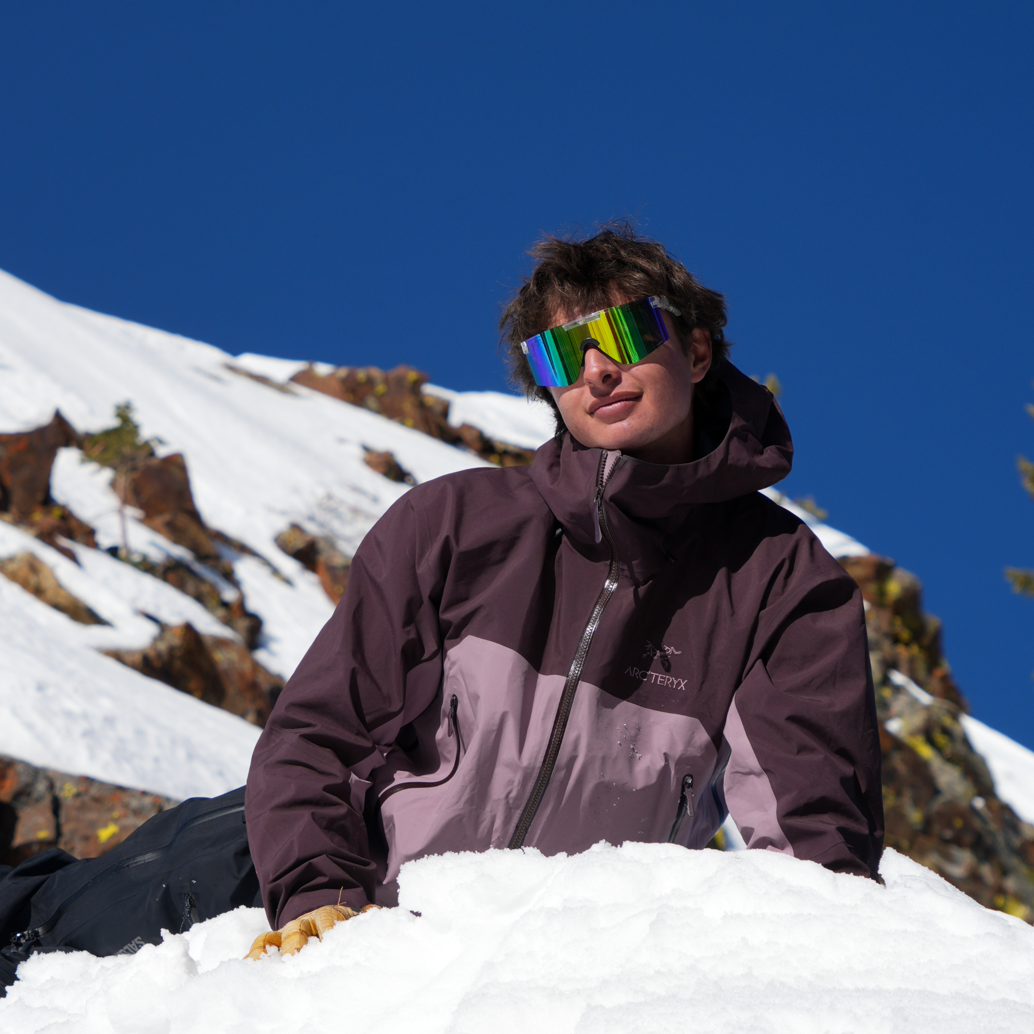the_bio_clear_original_2.0_wide_hdpv_polarized_blue-green_lifestyle_snow