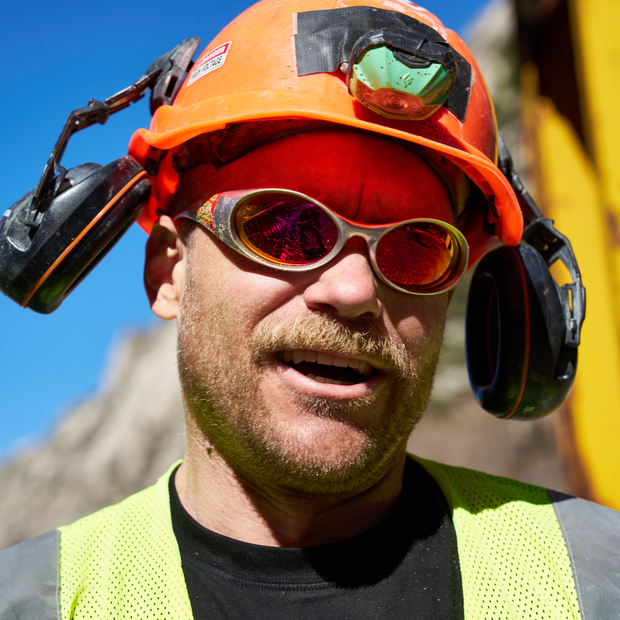 the_inflamation_slammer_z87_red_lifestyle_chuck_construction