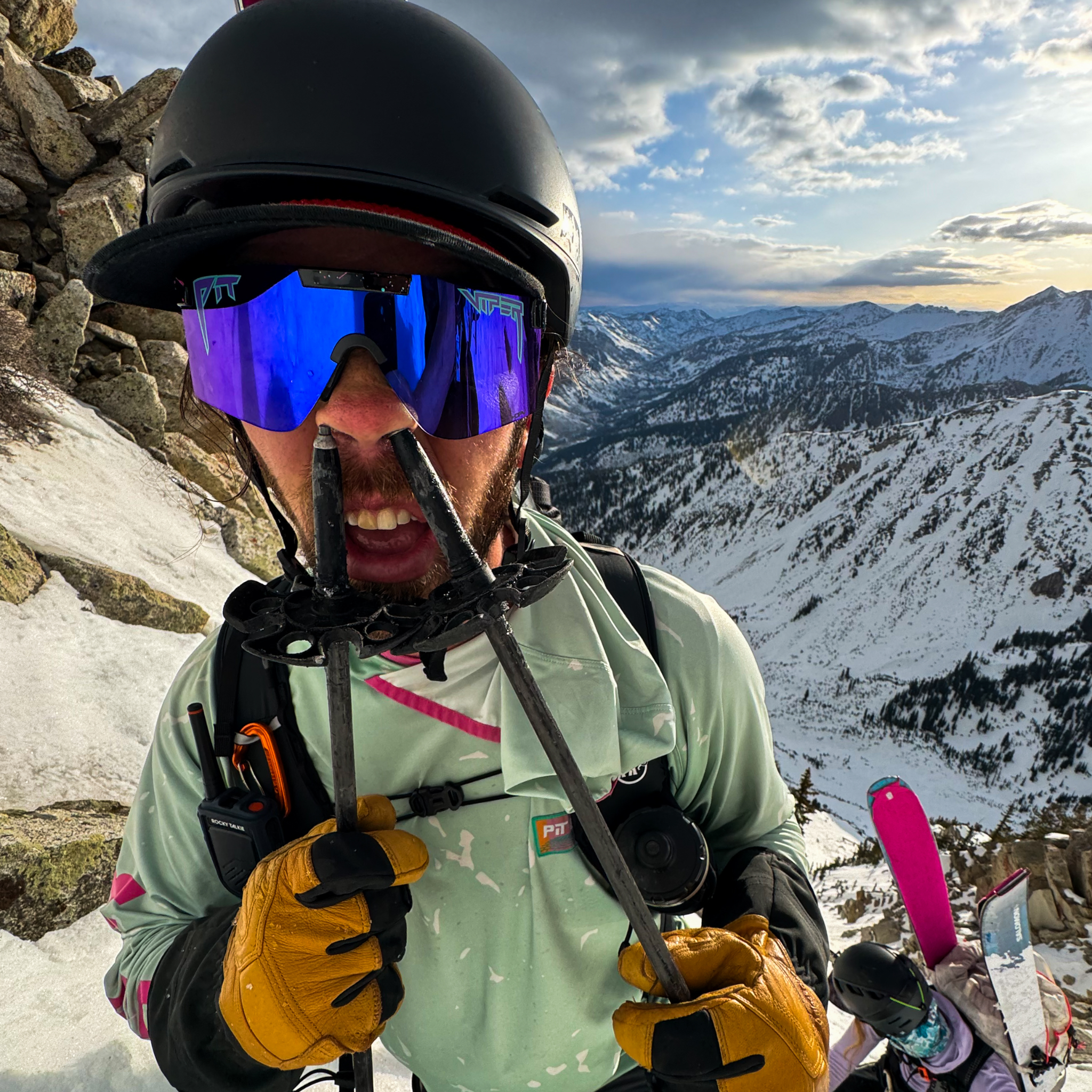the_midnight_original_2.0_wide_hdpv_polarized_blue_lifestyle_snow_skiing_dave_climbing