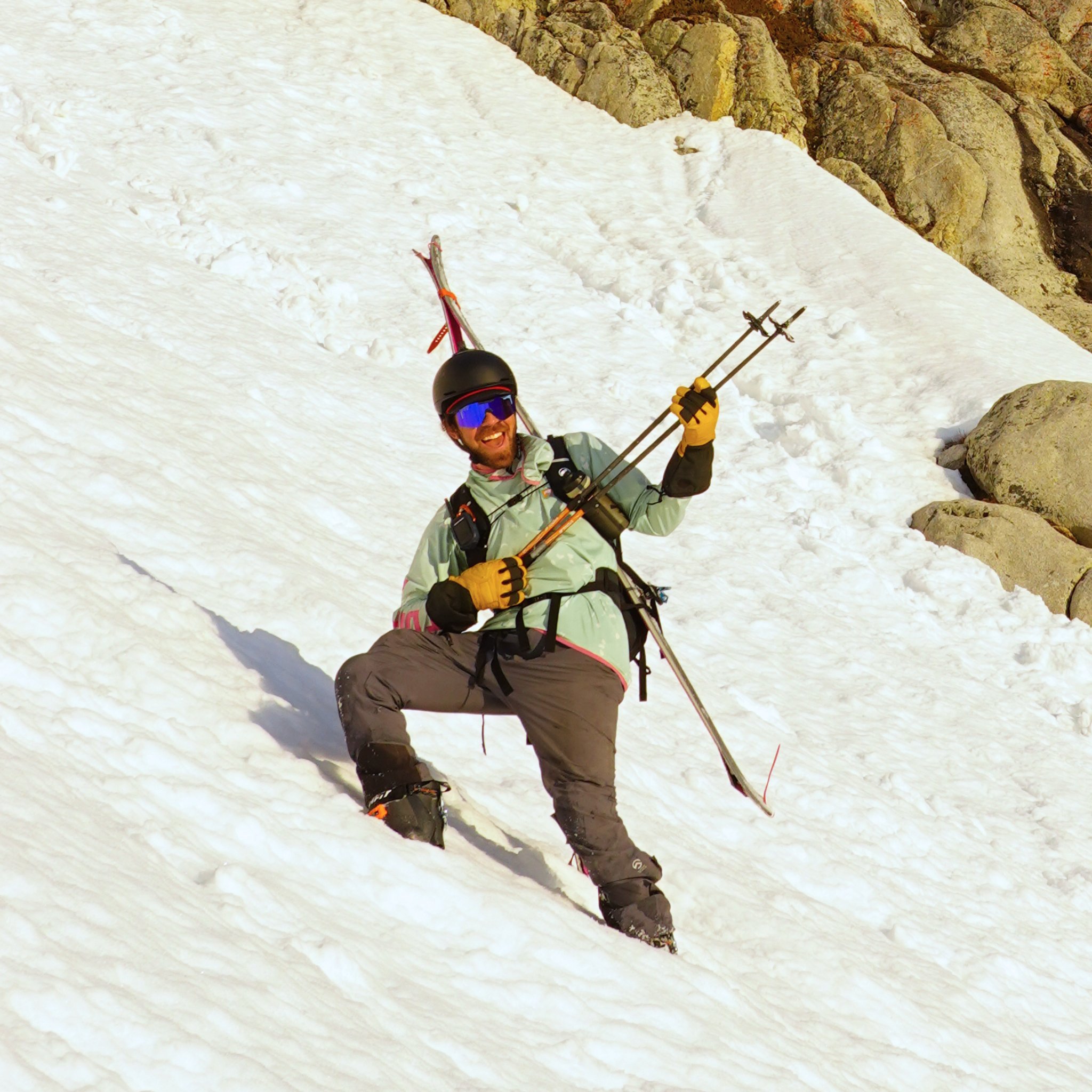 the_midnight_original_wide_hdpv_polarized_blue_lifestyle_dave_skiing_snow_climbing